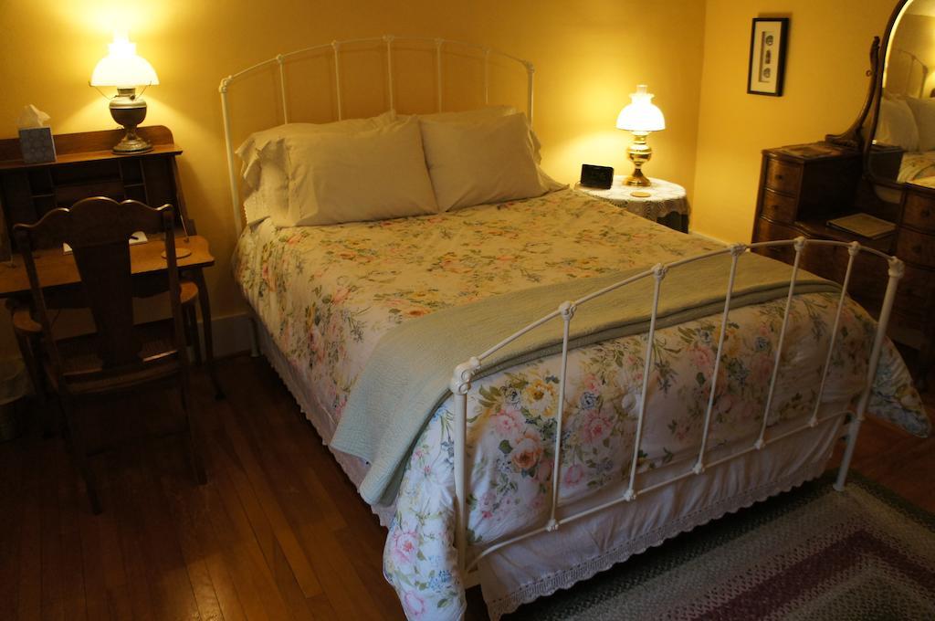 Maplecroft Bed & Breakfast Barre Bilik gambar